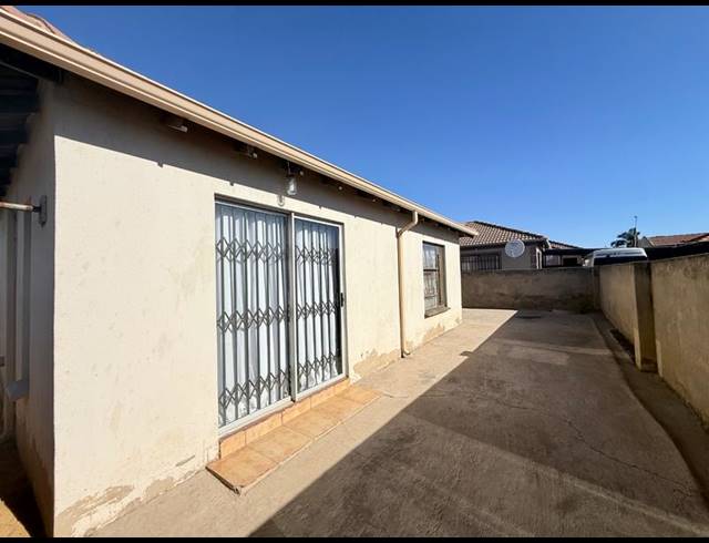 2 BEDROOM HOUSE FOR SALE IN VANDERBIJLPARK CE 3